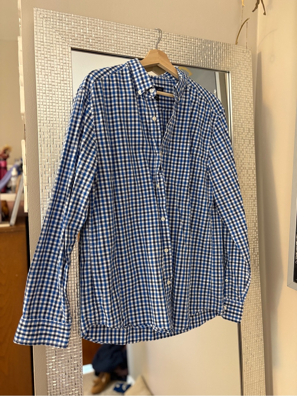 Gap Men's Blue and White Check Button-Down Shirt - Classic Casual